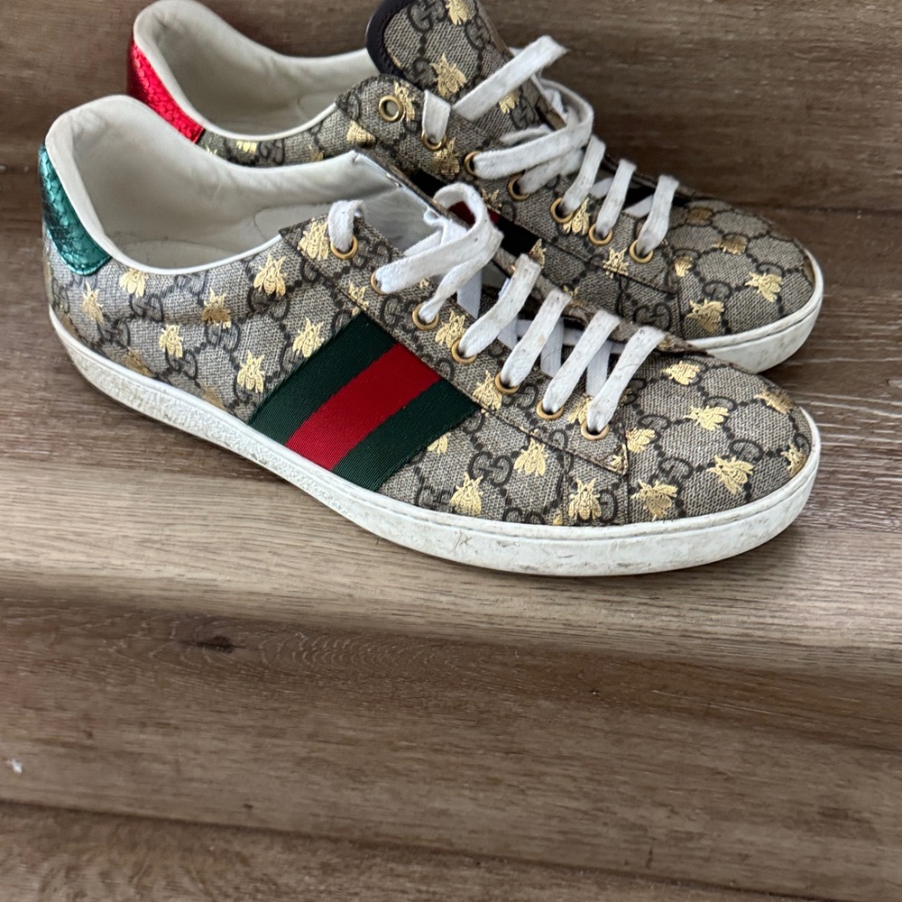 Gucci GG Bee Print Sneaker in Beige with Gold, Green and Red Accents